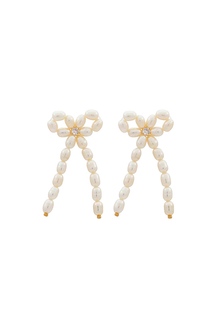 Shashi Bow Pearl Earings